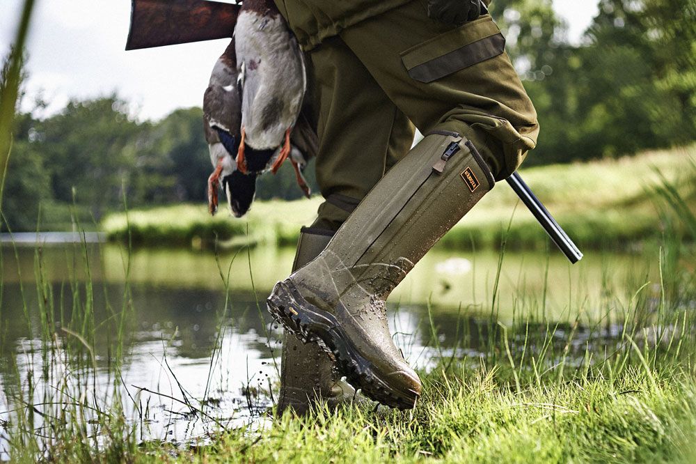 Как выбрать удобную обувь для рыбалки и охоты летом? - новости компании«Спецназ ДВ»